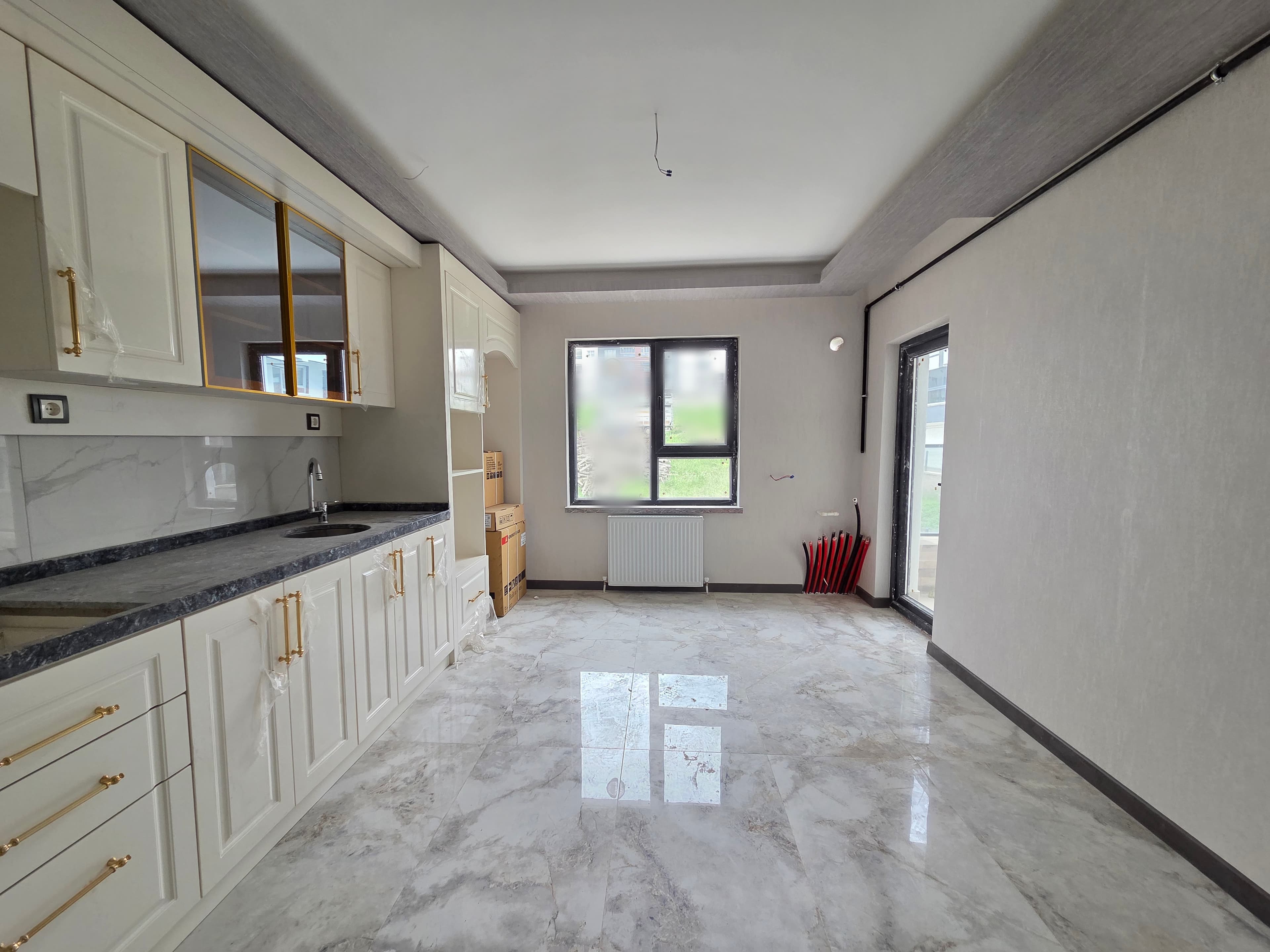 YENİKENT FEVZİ ÇAKMAK'TA 3+1 ULTRA LÜX KAT KONUMUNDA MUHTEŞEM LOKASYONDA DAİRE