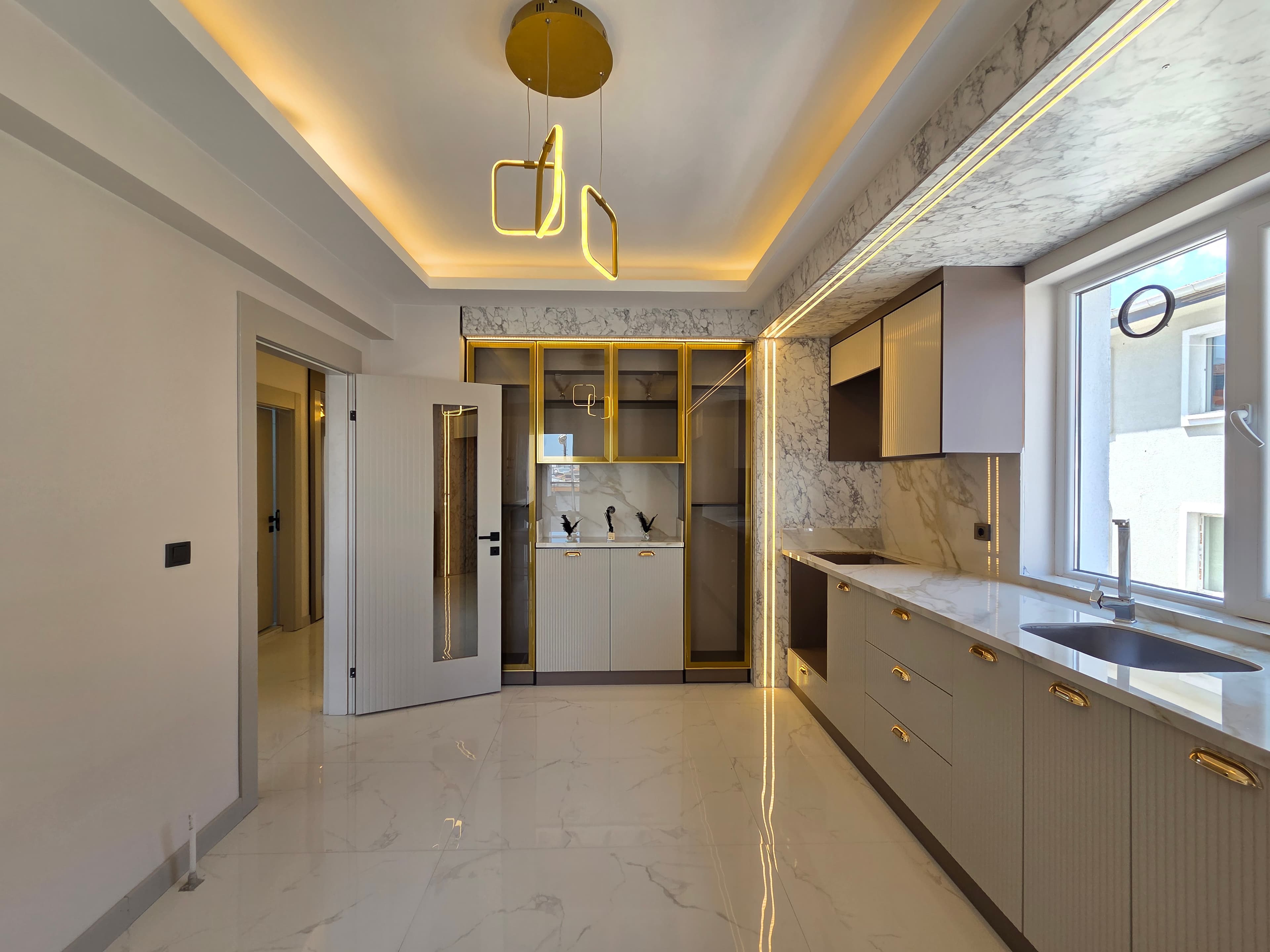 YENİKENT FEVZİ ÇAKMAK'TA 3+1 ULTRA LÜX STANDARTLARIN DIŞINDA OTURUMA HAZIR DAİRE