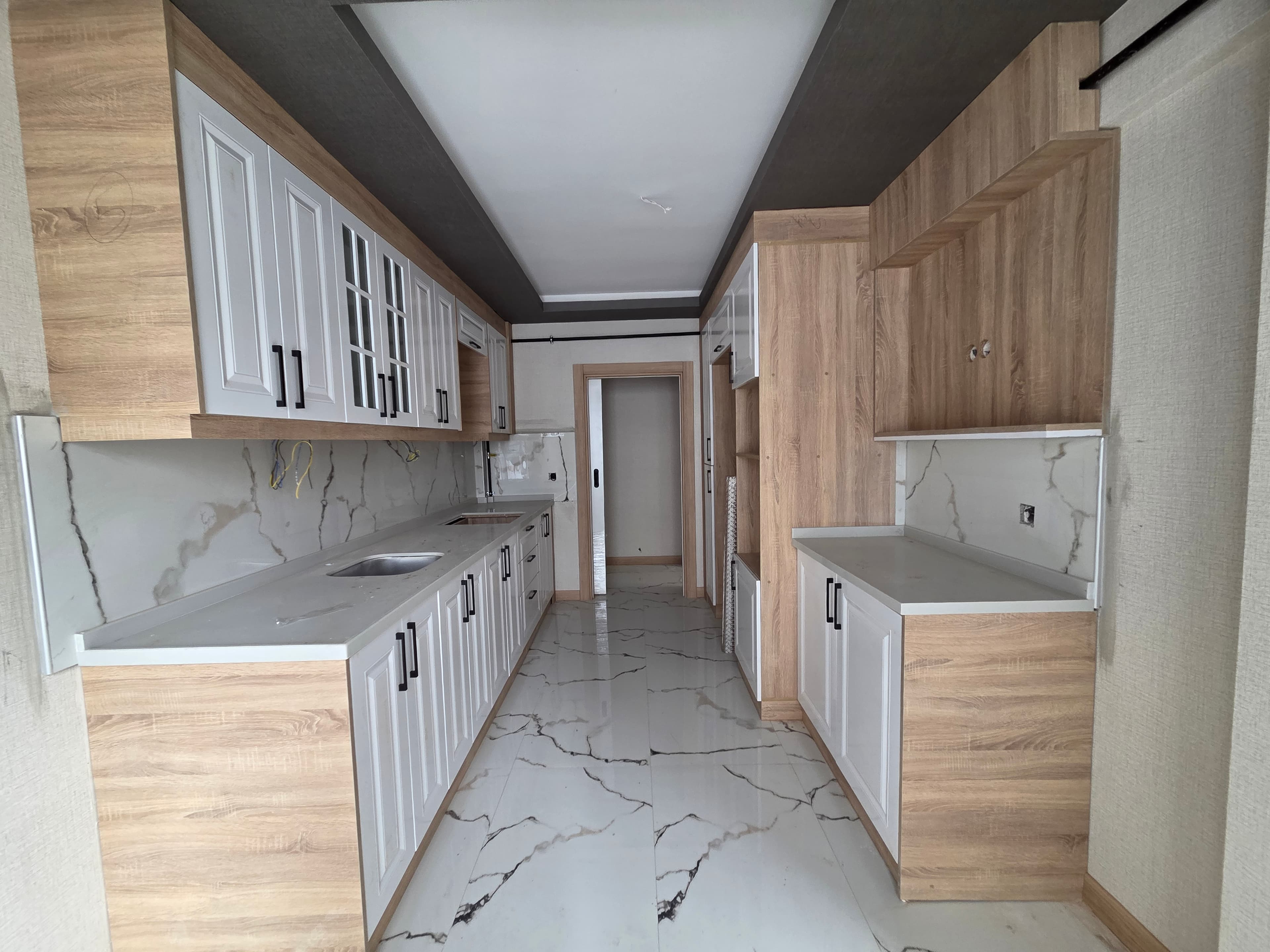 YENİKENT FEVZİ ÇAKMAK'TA 3+1 LÜX AYAŞ YOLUNA YAKIN KATTA SIFIR DAİRE